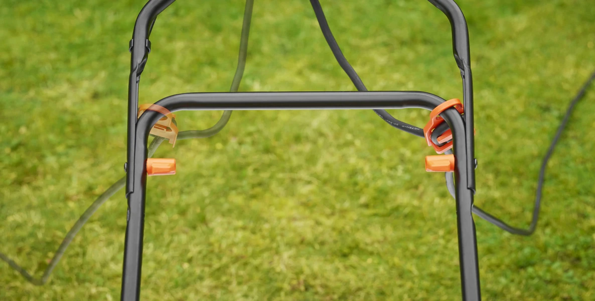 Black & Decker BEMW481BH-QS Tondeuse à Gazon 42 Cm 1800 Watt 3 Black & Decker BEMW481BH-QS Tondeuse à Gazon 42 Cm 1800 Watt – Image 3