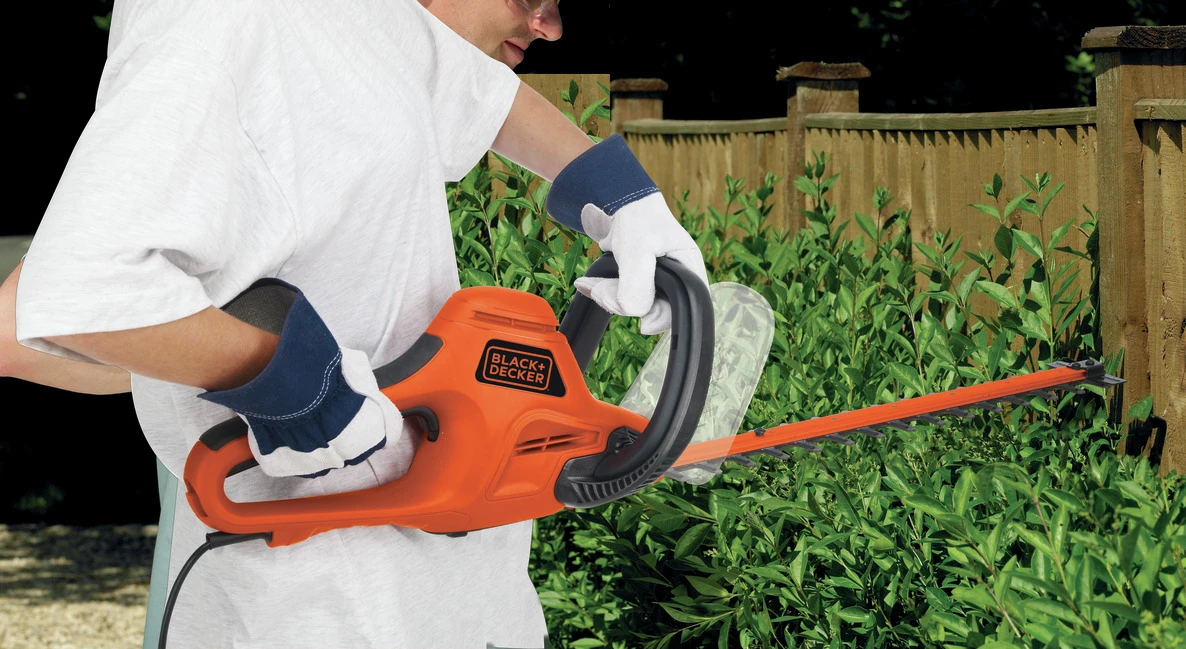 Black & Decker GT7030-QS Taille-haie 700 Watt 70 Cm 4 Black & Decker GT7030-QS Taille-haie 700 Watt 70 Cm – Image 4