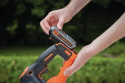Black & Decker GTC18502PC-QW Taille-haie Sans Fil 50 Cm 18 Volts 2.0 Ah Li-ion 9 Black & Decker GTC18502PC-QW Taille-haie Sans Fil 50 Cm 18 Volts 2.0 Ah Li-ion -Jardin Outils Magasin gtc18502pc qw taille haie sans fil 50 cm 18 volts 2 0 ah li ion 3